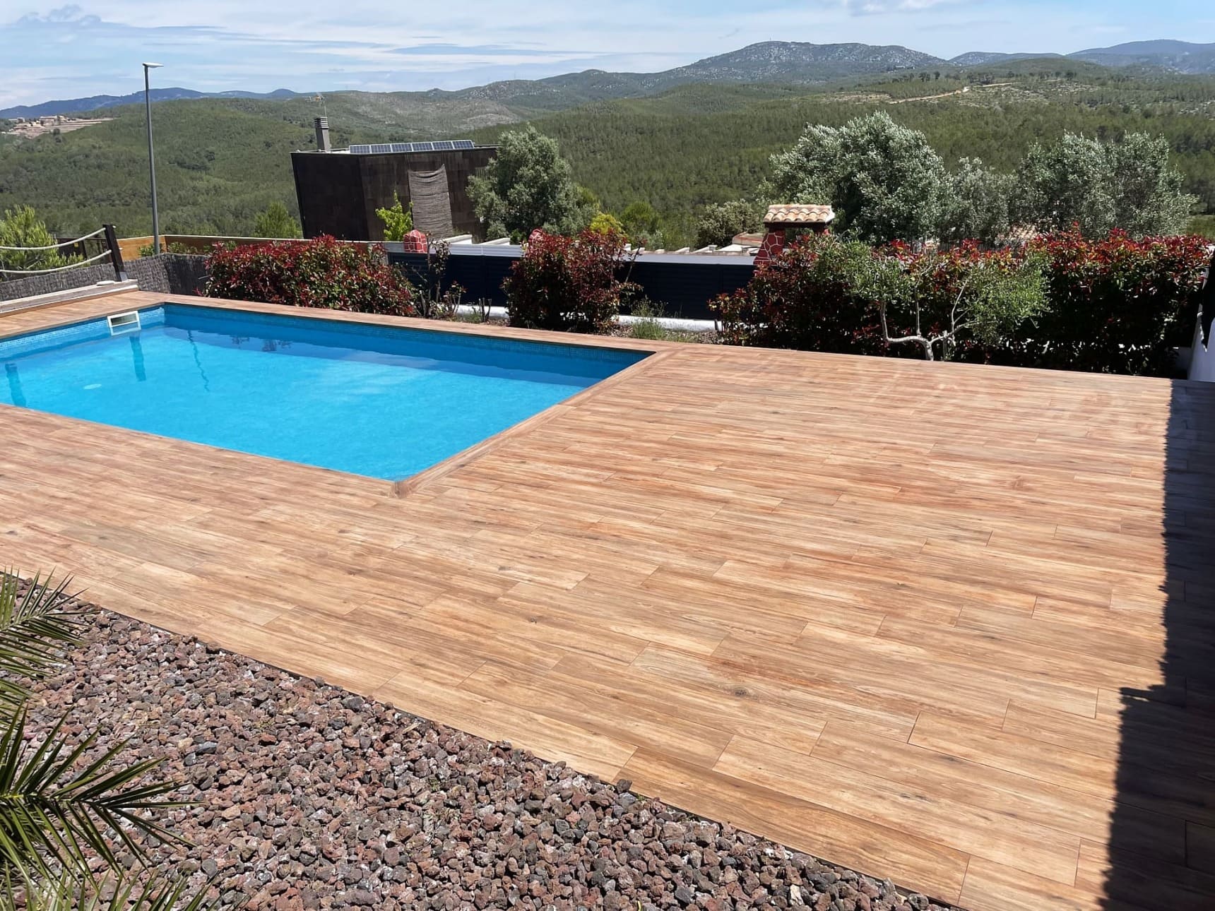 RASOCO Embaldosado terraza y coronacion de piscina _alta
